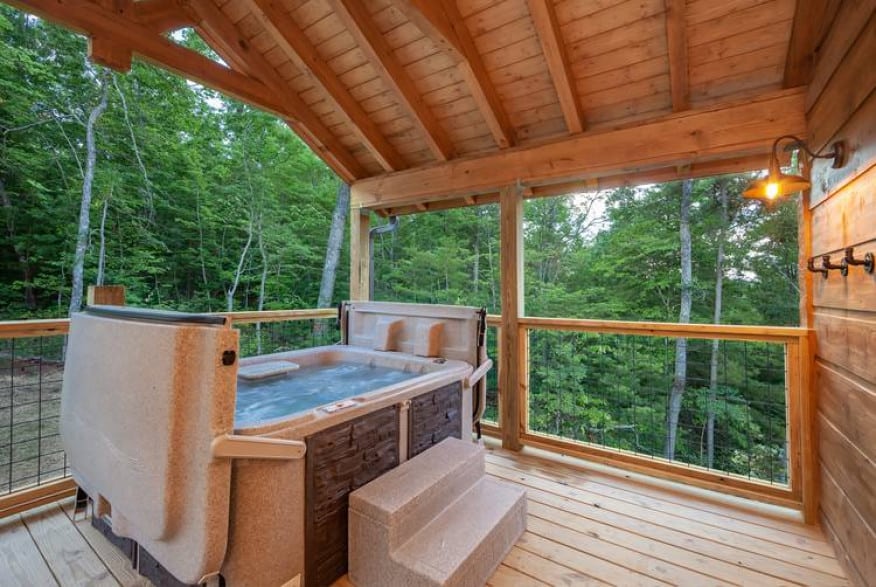 stone mountain lodge hot tub
