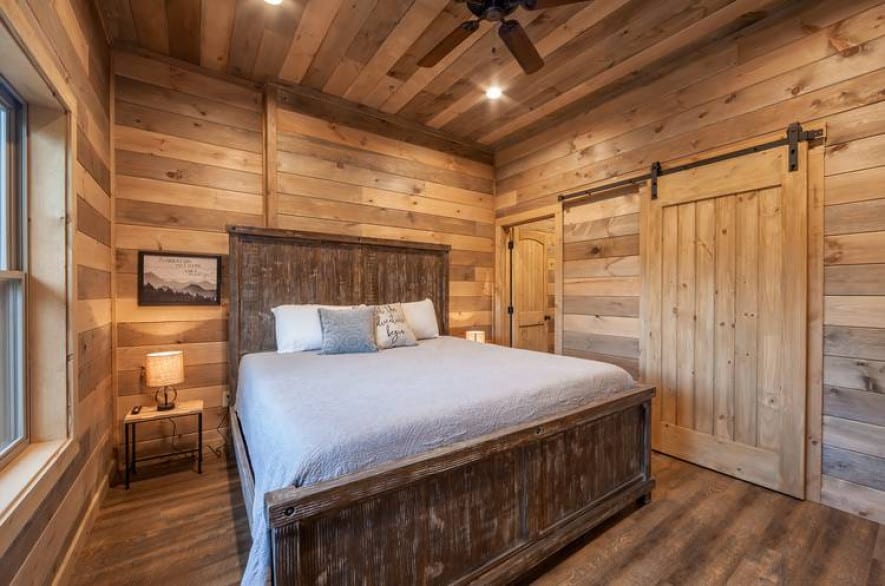 stone mountain lodge bedroom